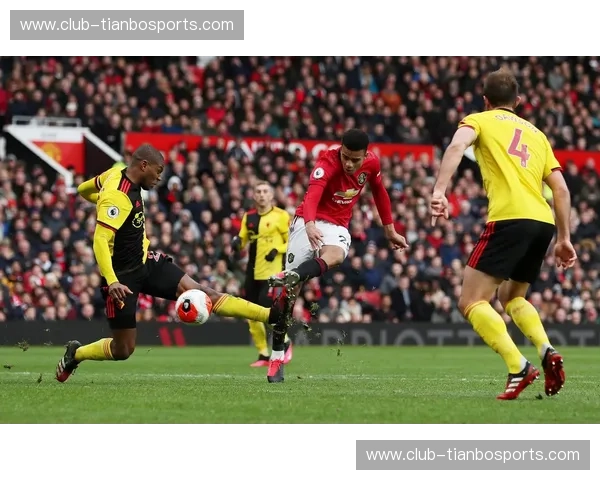 梦剧场的红与埃伍德园的白：曼联vs布莱克本，那段被时光酿醇的英超恩仇录